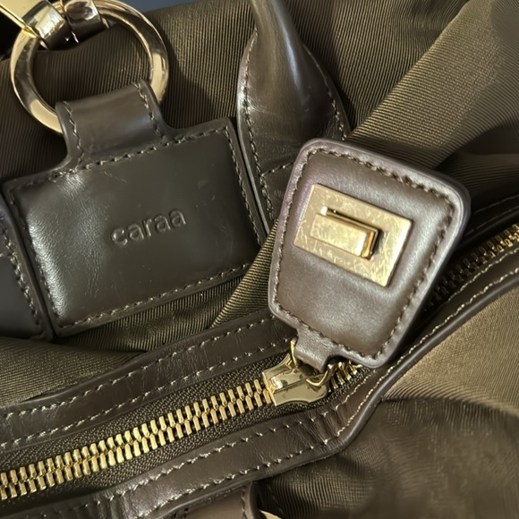 Caraa Olive green Convertible Duffel Bag with Leather Trim and Structured Design - Picture 4 of 7